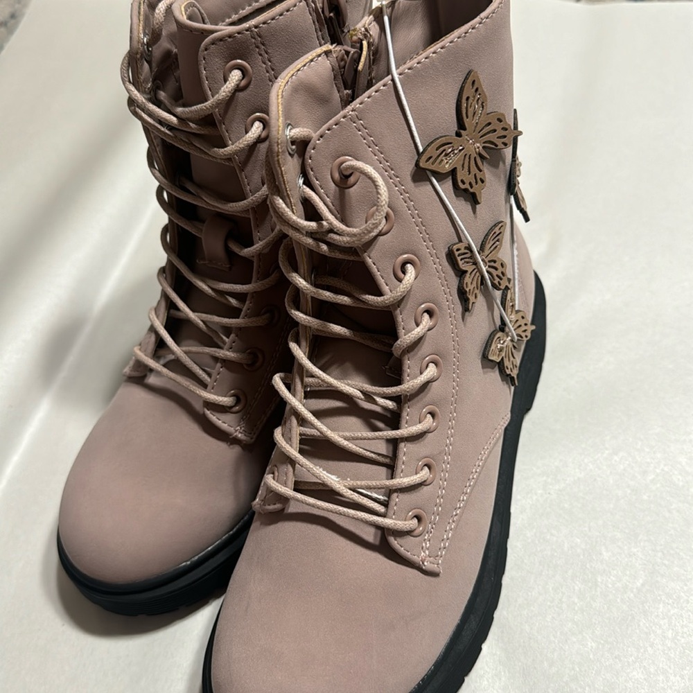 Girls boots